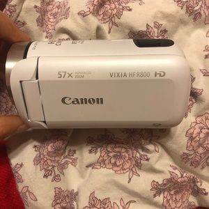 VIXIA HF R800 HD Flash Memory Camcorder